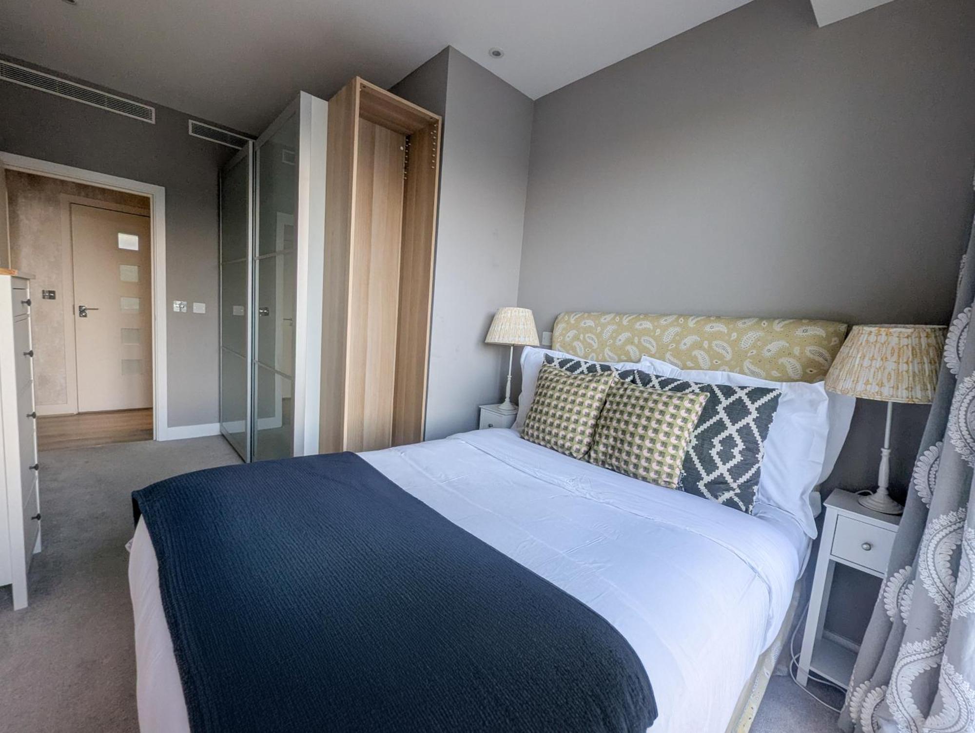 Estatesmen Chelsea Bridge Flat Apartment London