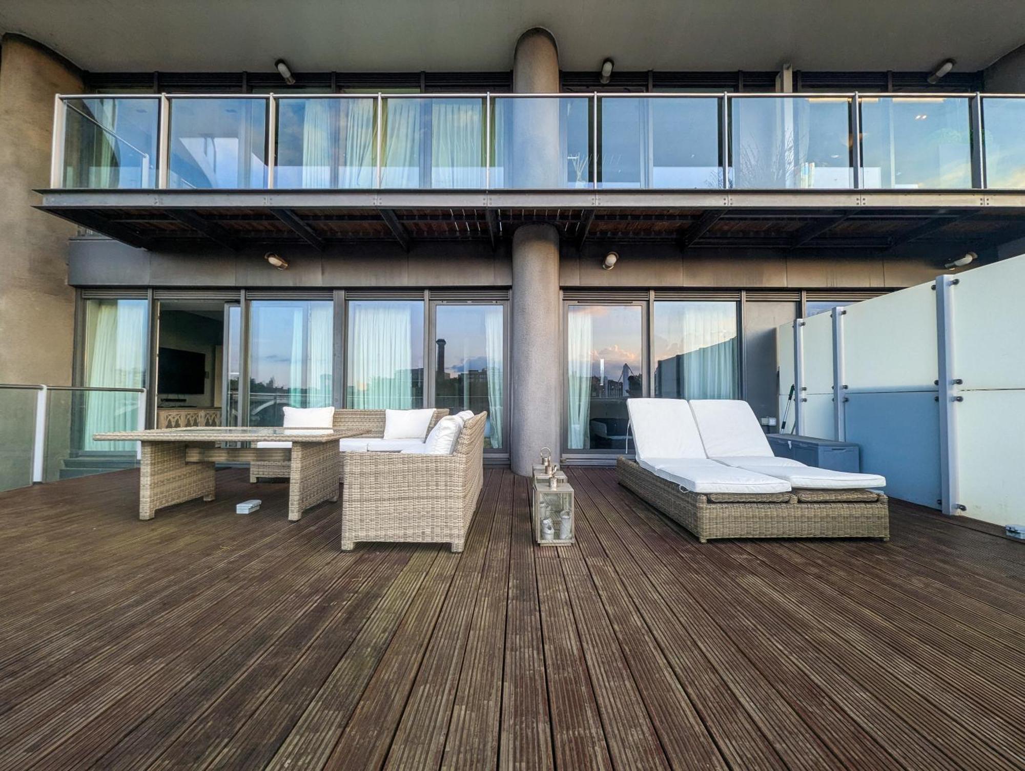 Estatesmen Chelsea Bridge Flat * London