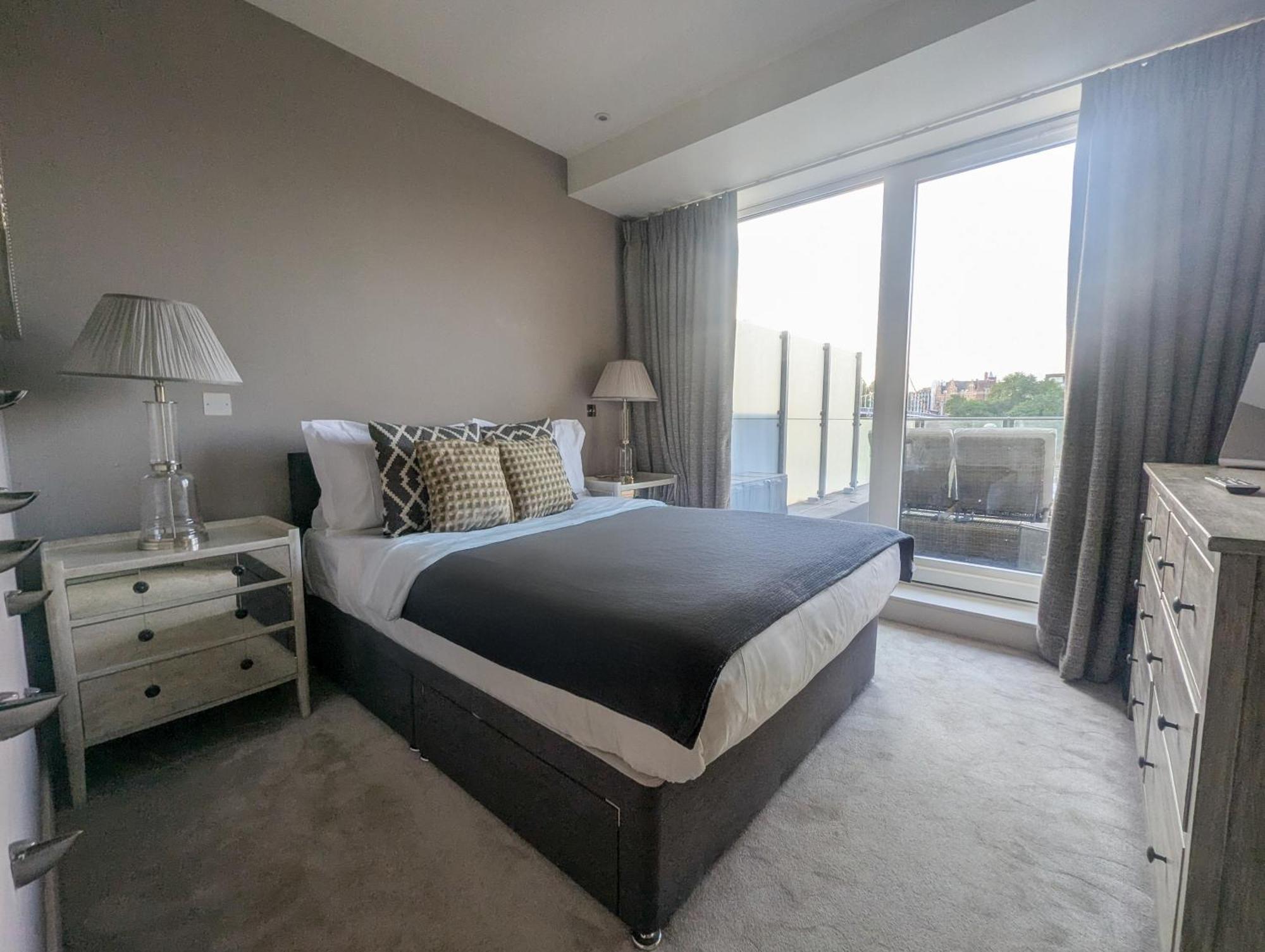 Apartment Estatesmen Chelsea Bridge Flat