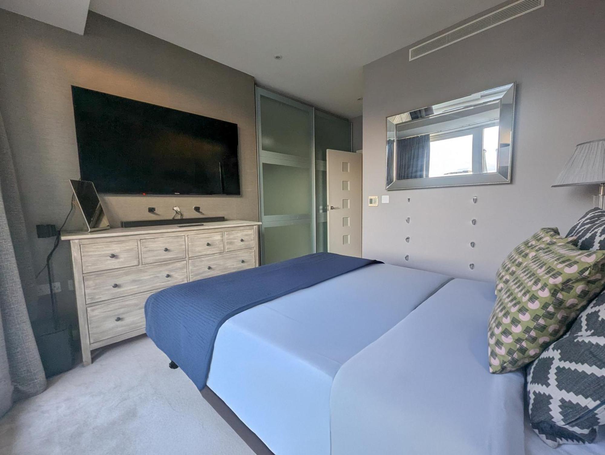 Estatesmen Chelsea Bridge Flat London