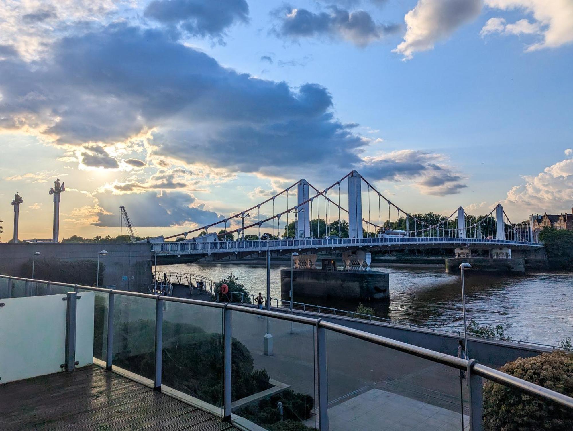 Apartment Estatesmen Chelsea Bridge Flat