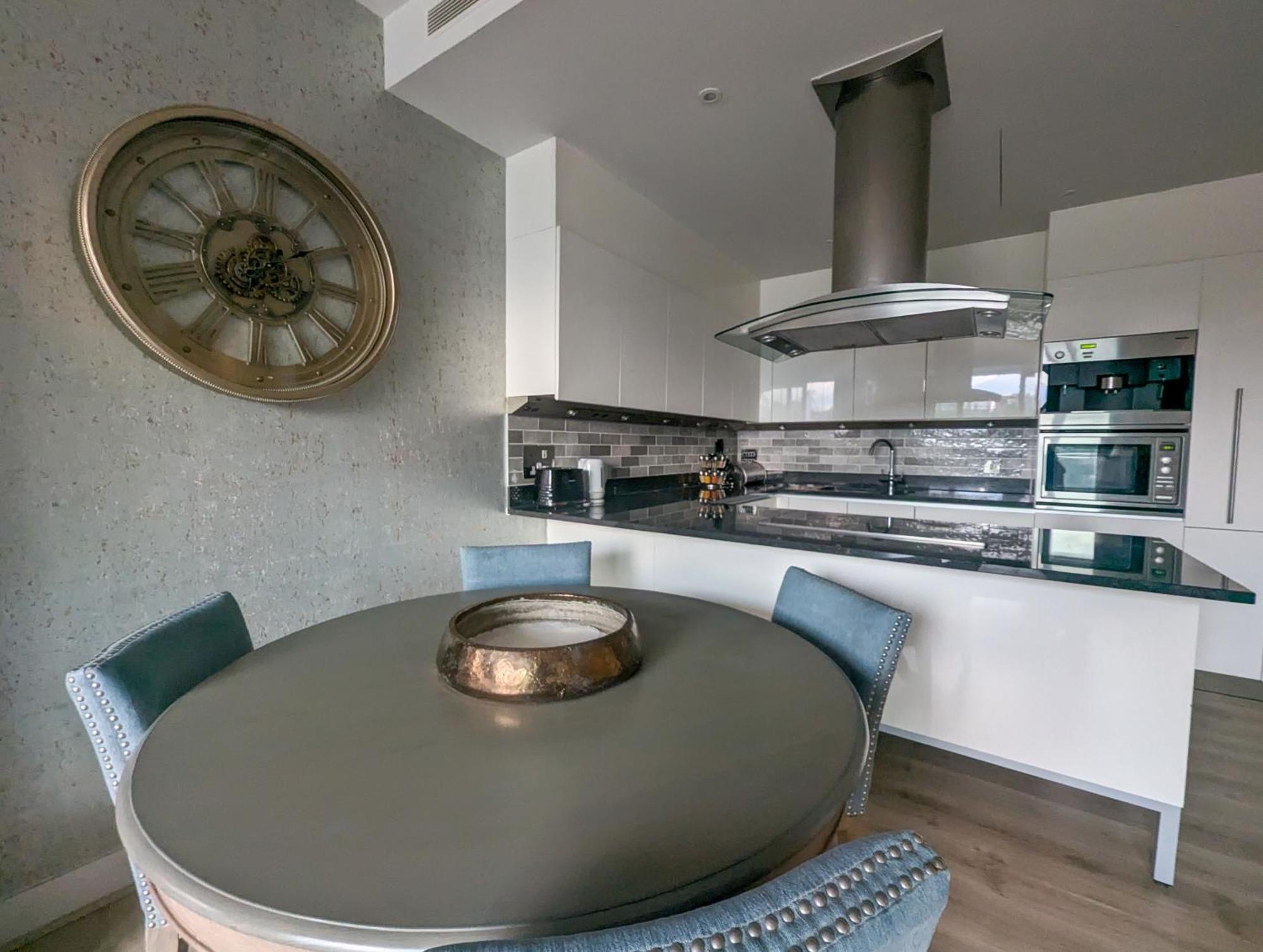 Estatesmen Chelsea Bridge Flat Apartment London