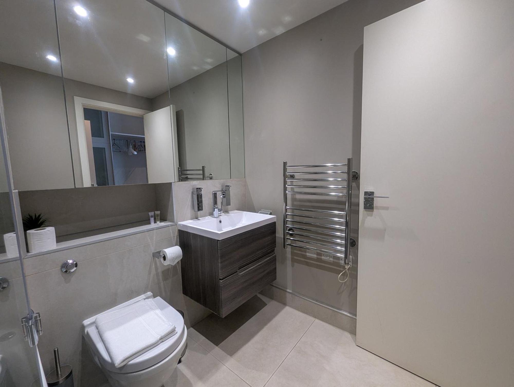 Apartment Estatesmen Chelsea Bridge Flat *