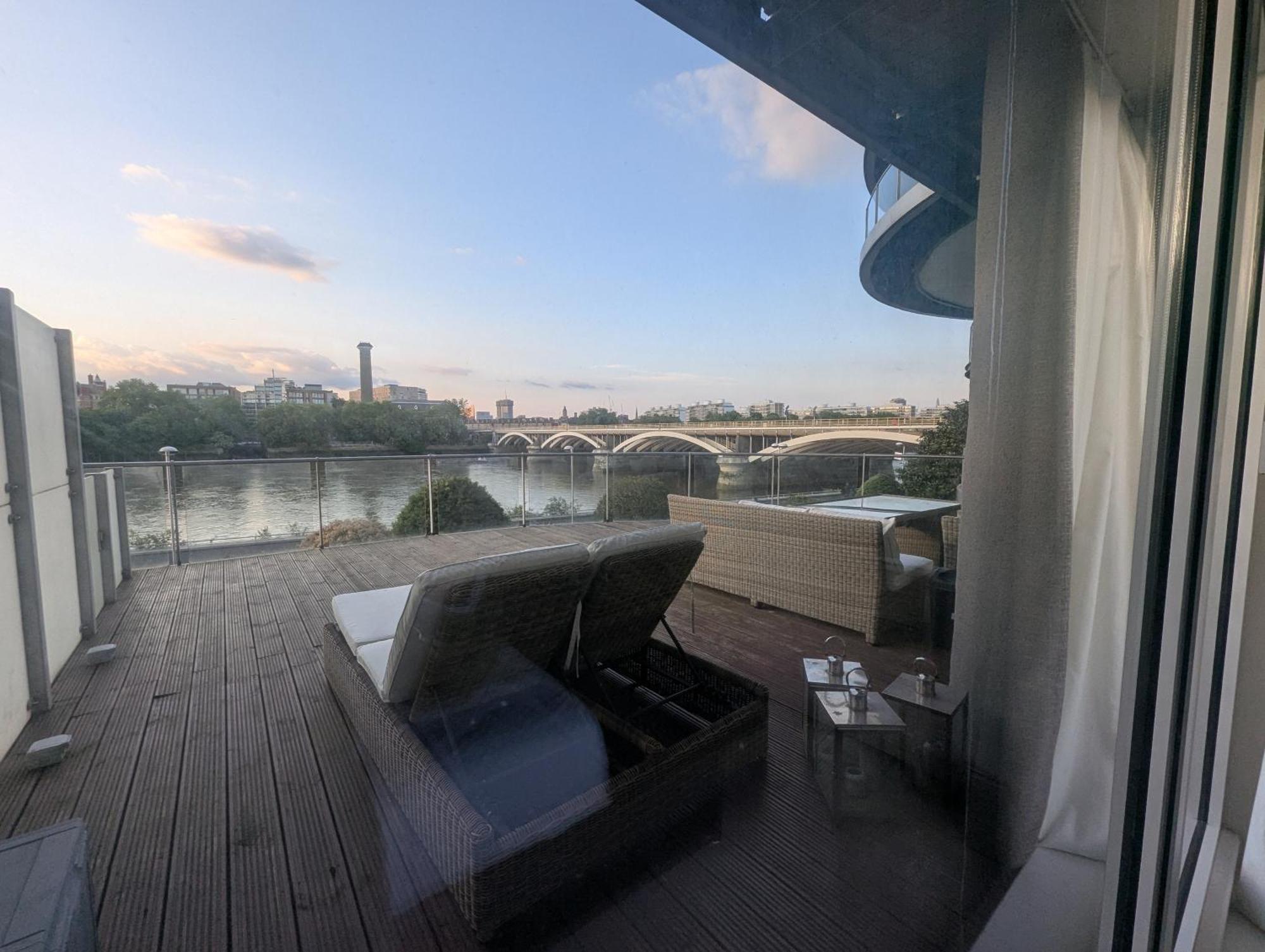 Apartment Estatesmen Chelsea Bridge Flat *