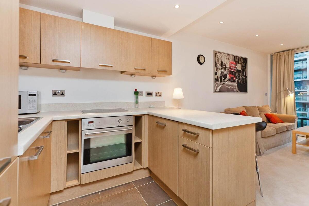 Apartment Estatesmen Chelsea Bridge Flat