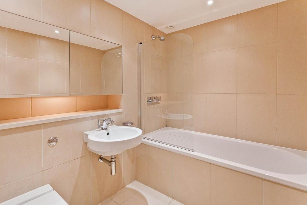 Estatesmen Chelsea Bridge Flat London