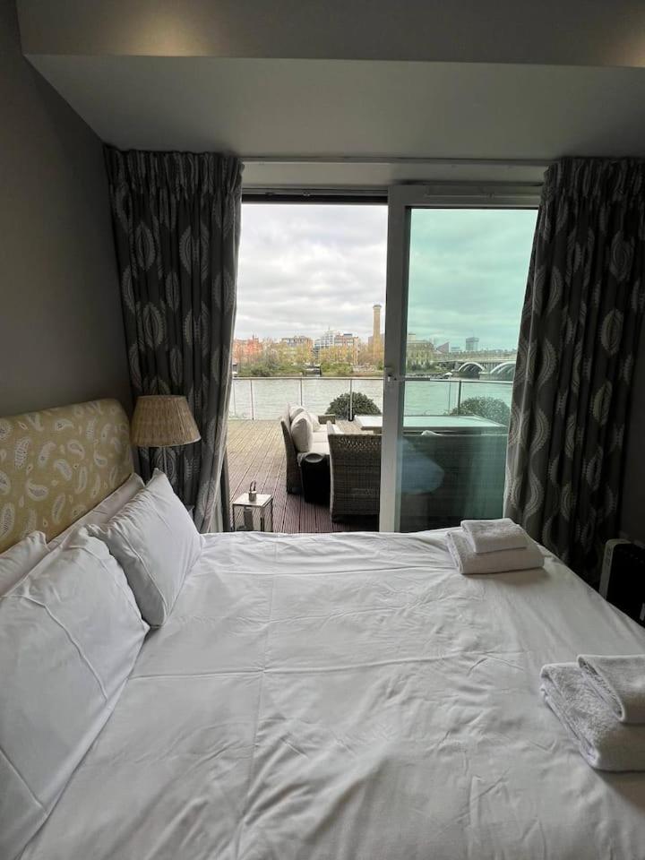 Apartment Estatesmen Chelsea Bridge Flat
