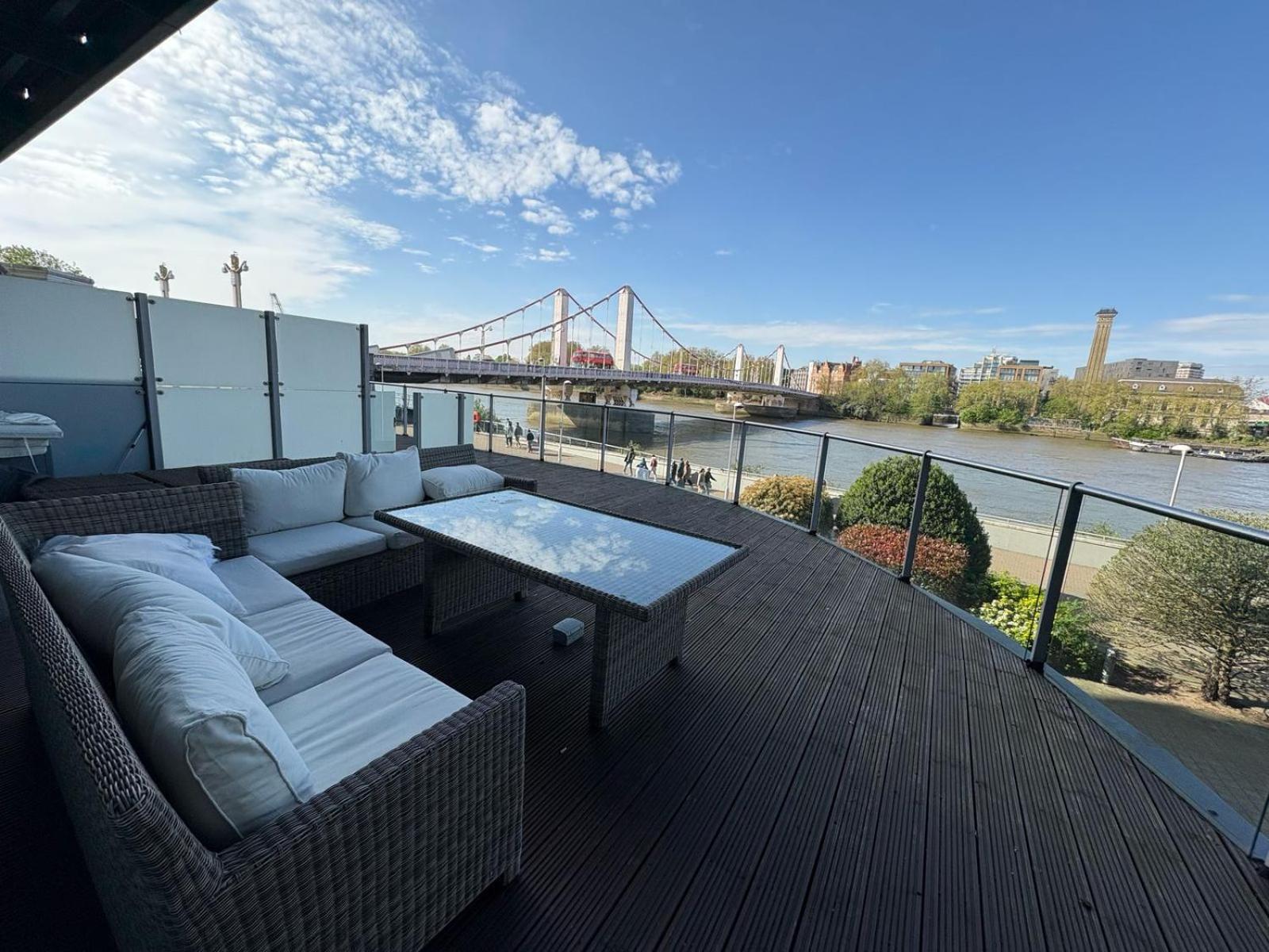Estatesmen Chelsea Bridge Flat *