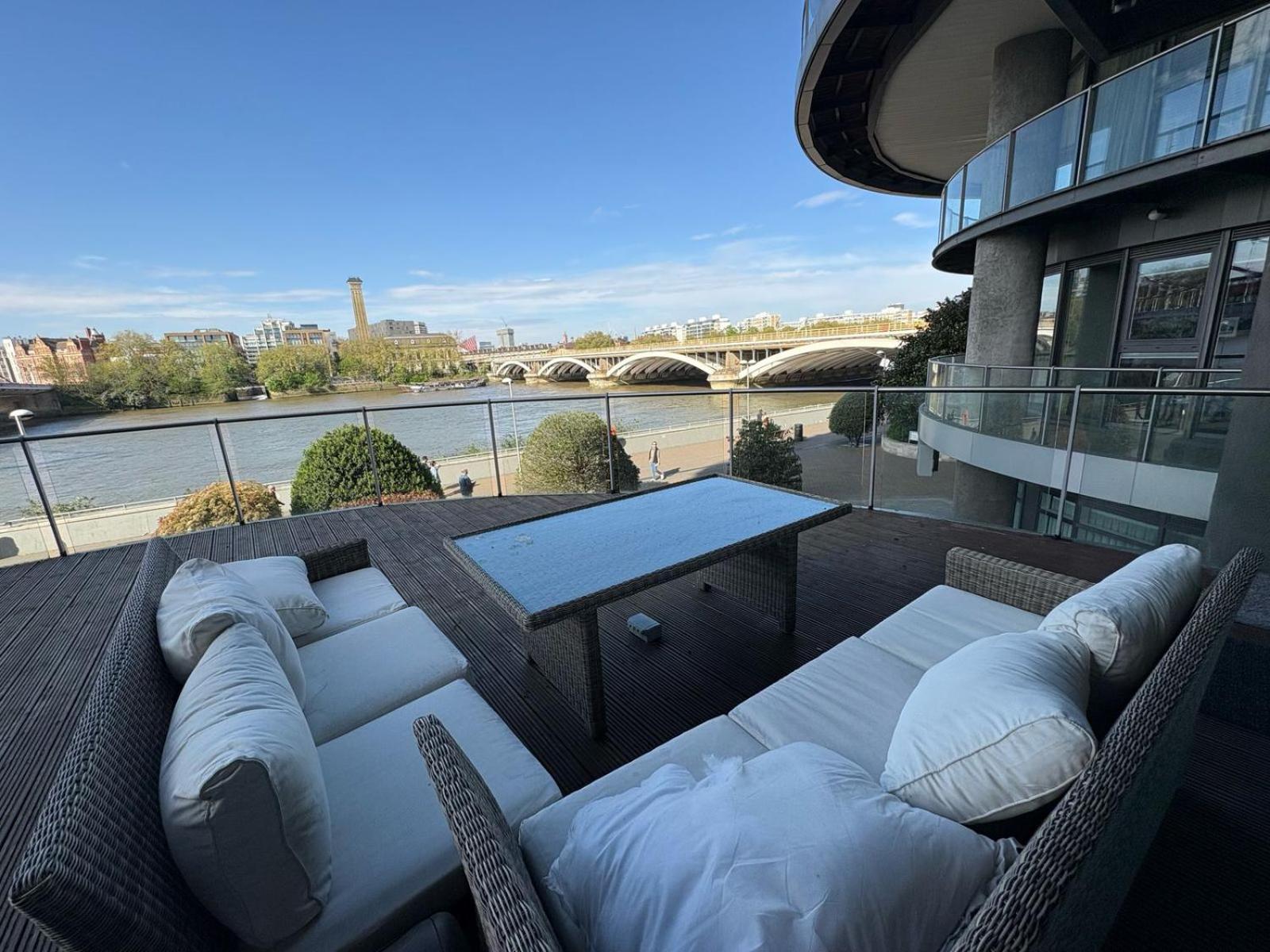 Apartment Estatesmen Chelsea Bridge Flat *